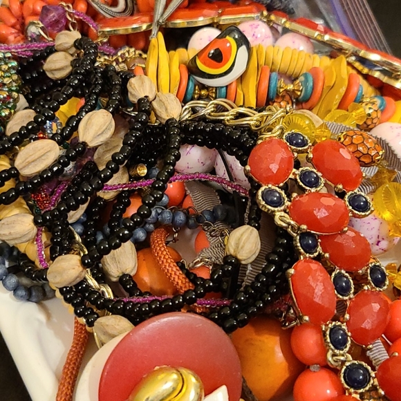 2 pounds of colorful beaded jewelry and more! - Picture 3 of 6